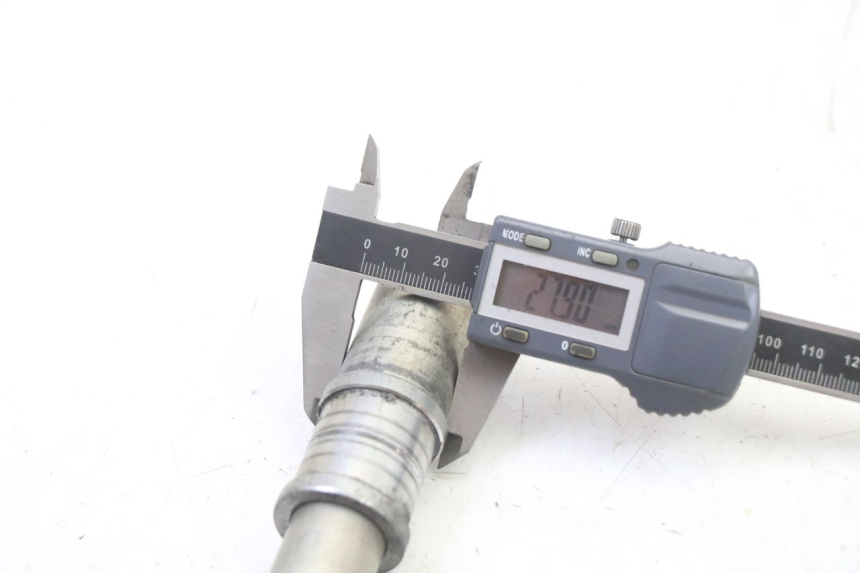 photo de EIXO DA RODA DIANTEIRA YAMAHA FZ6 FAZER S2 600 (2007 - 2011) - Ampliação técnica