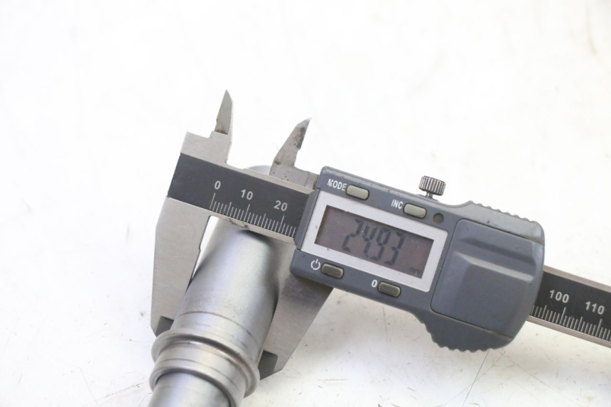 photo de EIXO DA RODA DIANTEIRA BMW G310 R 310 (2016 - 2020) - Ampliação técnica