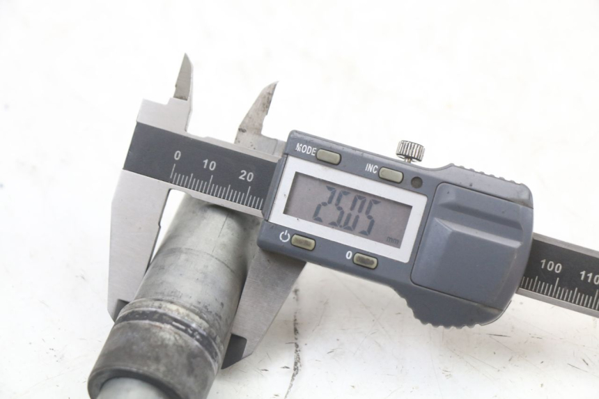 photo de EIXO DA RODA DIANTEIRA HONDA CBR F 1000 (1993 - 1996) - Ampliação técnica