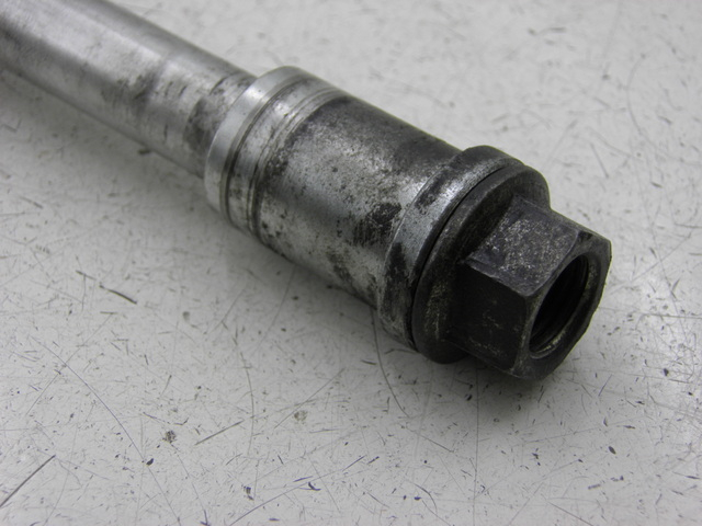 photo de EIXO DA RODA DIANTEIRA KAWASAKI ER - 5 500 (1997 - 2000) - Detalhe da peça