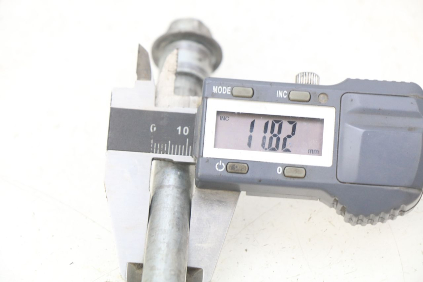 photo de EIXO DA RODA DIANTEIRA POCKET BIKE KXD 50 - Detalhe da peça