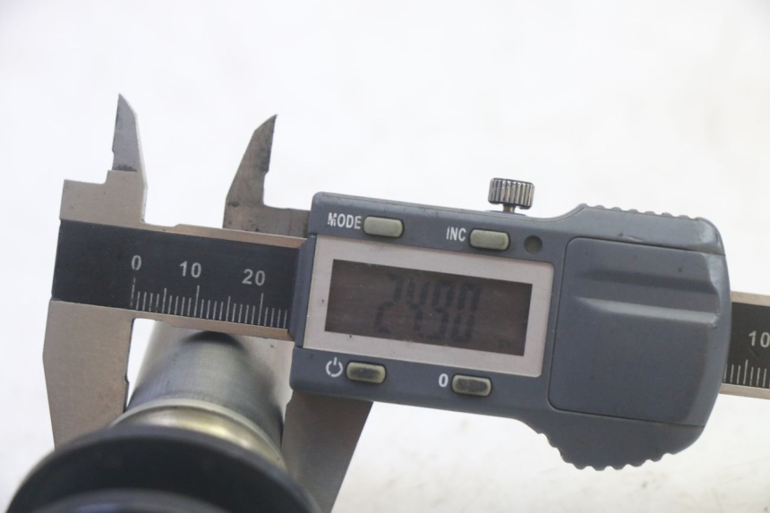 photo de EIXO DA RODA DIANTEIRA KAWASAKI KXF KX-F 250 (2017 - 2019) - Ampliação técnica