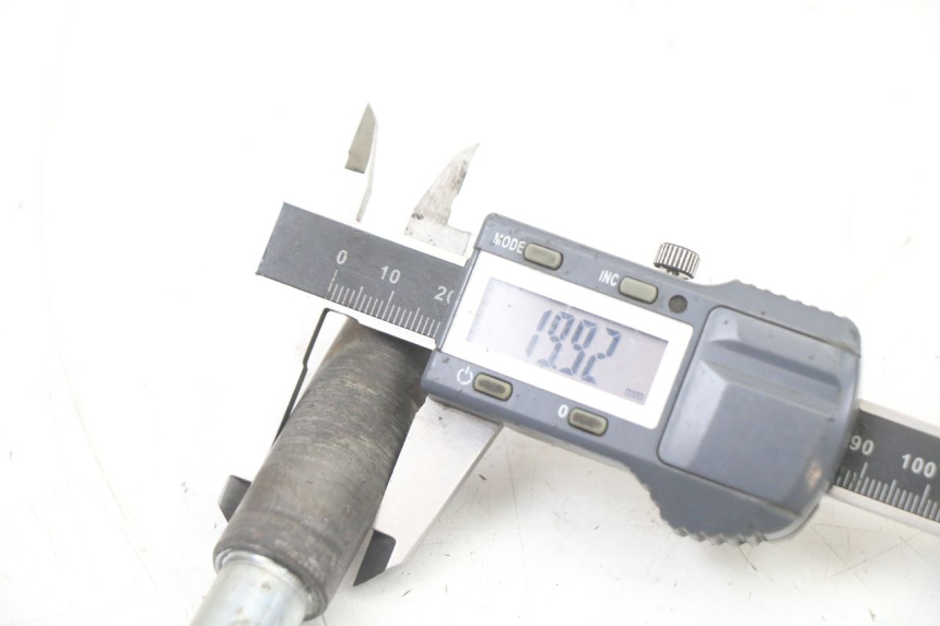 photo de EIXO DA RODA DIANTEIRA KYMCO DINK STREET 125 (2009 - 2014) - Ampliação técnica