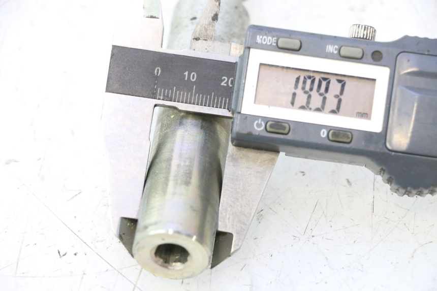 photo de EIXO DA RODA DIANTEIRA RIEJU MRT PRO SUPERMOTARD 50 (2007 - 2018) - Ampliação técnica