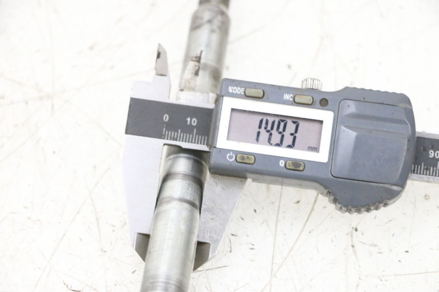 photo de EIXO DA RODA DIANTEIRA HONDA NSR R 125 (1994 - 2003) - Pontos de fixação