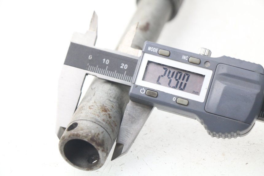 photo de EIXO DA RODA DIANTEIRA HONDA NSS EX FORZA 250 (2005 - 2013) - Pontos de fixação