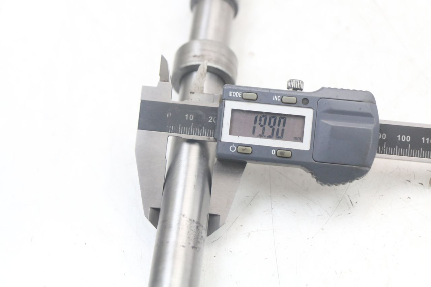 photo de EIXO DA RODA DIANTEIRA HONDA NTV DEAUVILLE 650 (1998 - 2001) - Ampliação técnica