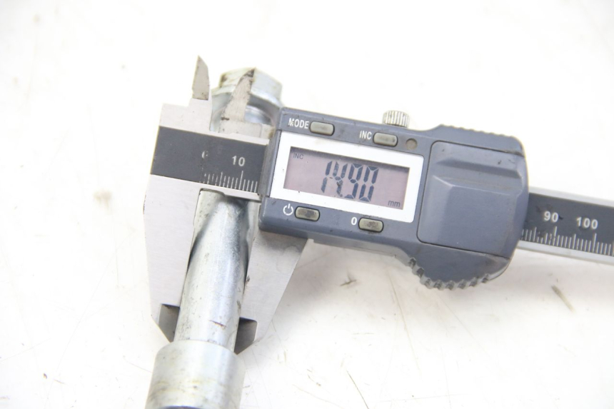 photo de EIXO DA RODA DIANTEIRA APOLLO RFZ 125 - Detalhe da peça