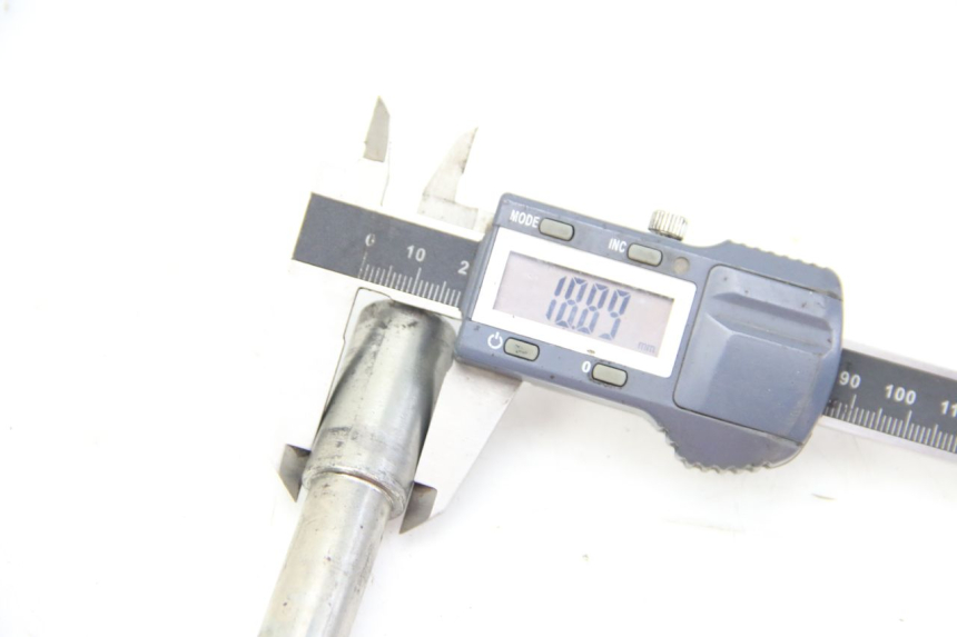 photo de EIXO DA RODA DIANTEIRA PEUGEOT SATELIS 125 (2006 - 2009) - Pontos de fixação