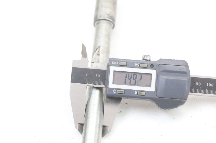 photo de EIXO DA RODA DIANTEIRA APRILIA SCARABEO GT 125 (1999 - 2007) - Ampliação técnica