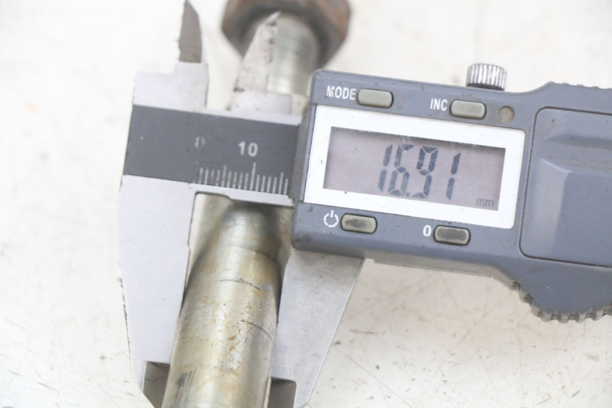 photo de EIXO DA RODA DIANTEIRA PEUGEOT SPEEDFIGHT LC 50 (1996 - 2002) - Detalhe da peça