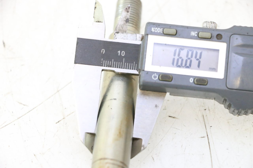 photo de EIXO DA RODA DIANTEIRA PEUGEOT SPEEDFIGHT LC 50 (1996 - 2002) - Detalhe da peça