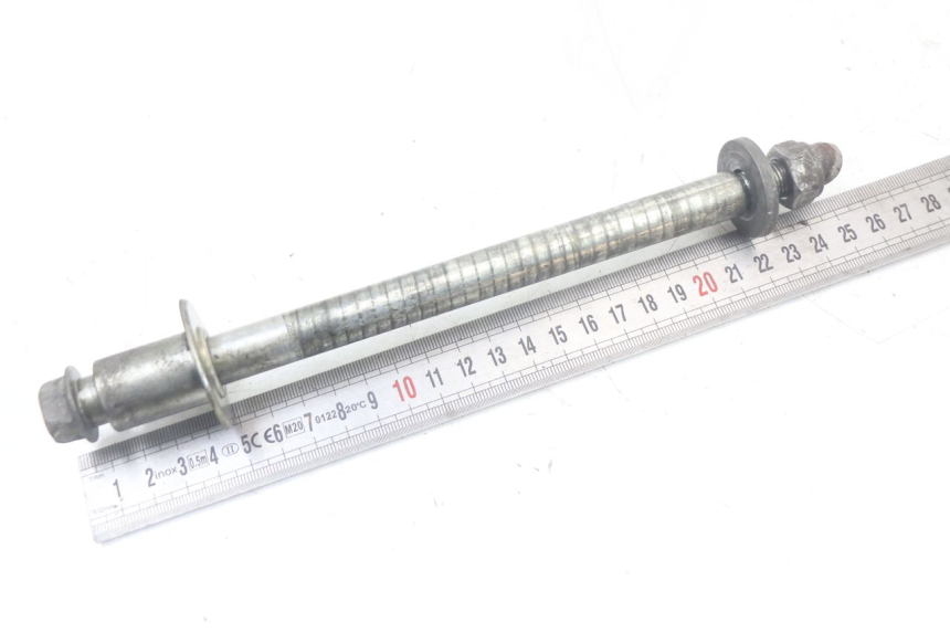 photo de EIXO DA RODA DIANTEIRA SUZUKI GS F 500 (2004 - 2007) - Detalhe da peça
