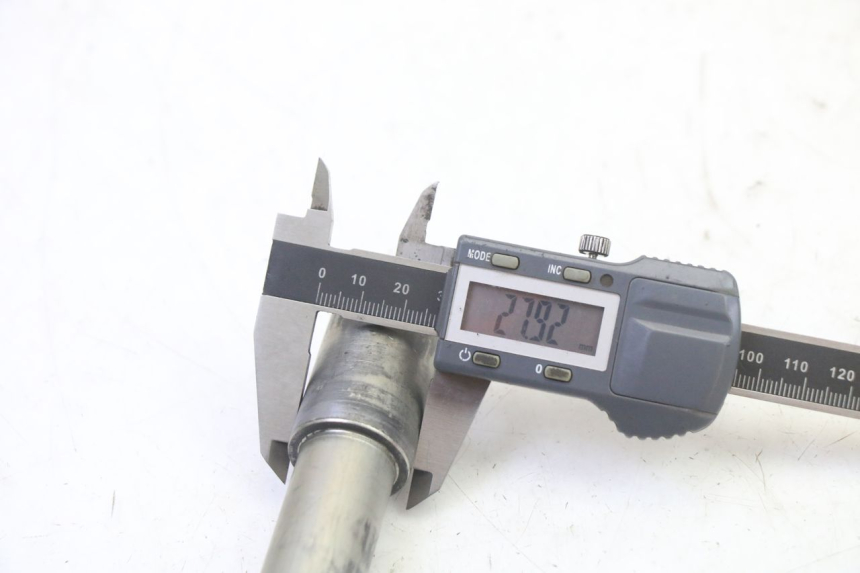 photo de EIXO DA RODA DIANTEIRA YAMAHA TDM ABS 900 (2002 - 2014) - Ampliação técnica