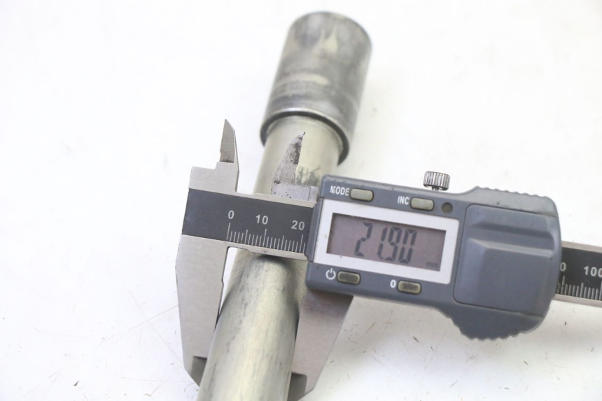 photo de EIXO DA RODA DIANTEIRA YAMAHA TDM ABS 900 (2002 - 2014) - Vista geral
