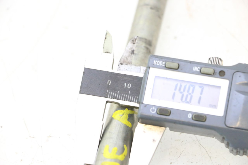 photo de EIXO DA RODA DIANTEIRA PEUGEOT TREKKER TKR 50 (2005 - 2014) - Detalhe da peça
