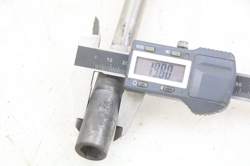 photo de EIXO DA RODA DIANTEIRA YAMAHA X-MAX XMAX 125 (2010 - 2013) - Outro ângulo de visão