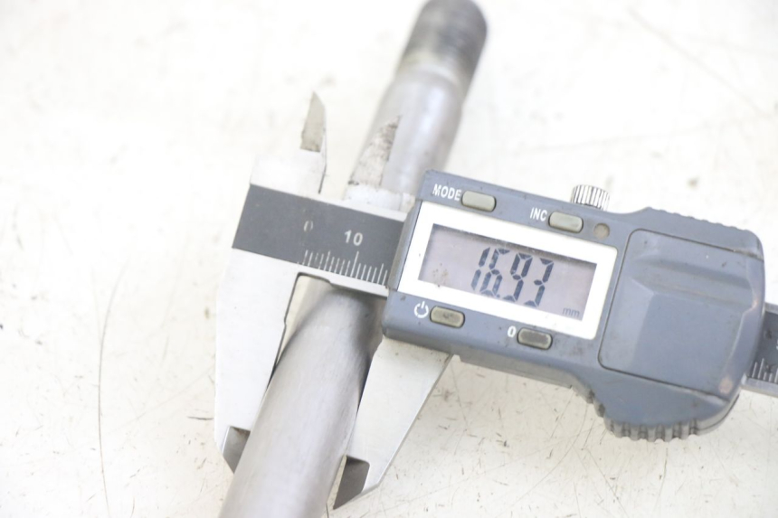 photo de EIXO DA RODA DIANTEIRA YAMAHA XJN DIVERSION 600 (2000 - 2003) - Detalhe da peça