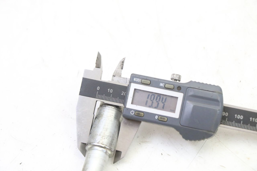 photo de EIXO DA RODA DIANTEIRA HONDA XLV VARADERO 125 (2000 - 2006) - Ampliação técnica