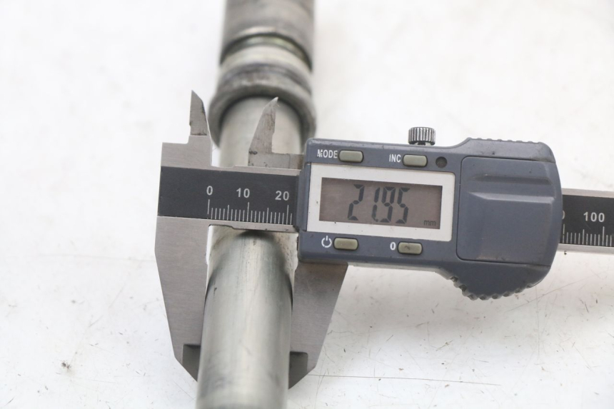 photo de EIXO DA RODA DIANTEIRA YAMAHA FJR ABS 1300 (2006 - 2012) - Ampliação técnica
