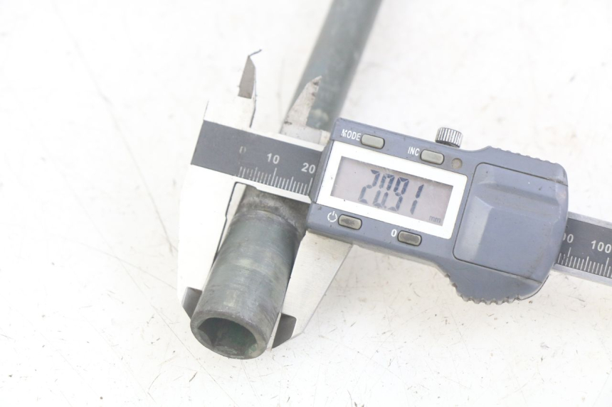 photo de EIXO DA RODA DIANTEIRA YAMAHA YP MAJESTY 400 (2004 - 2008) - Detalhe da peça