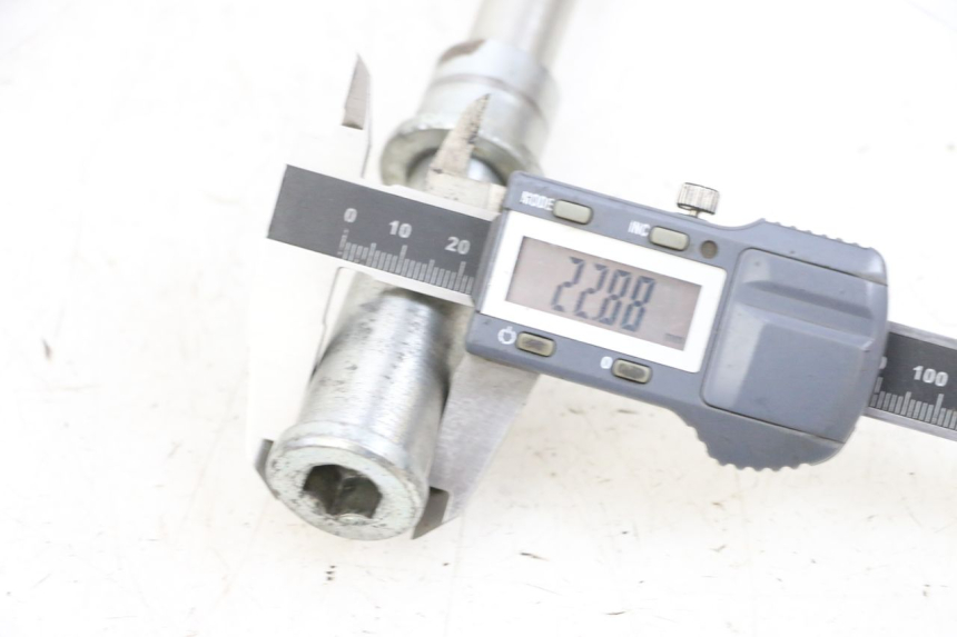 photo de EIXO DA RODA DIANTEIRA KAWASAKI ZR 7 750 (1999 - 2004) - Ampliação técnica