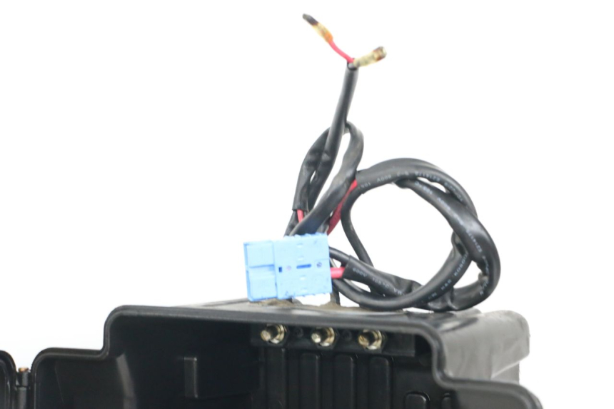 photo de CAIXA DE BATERIA E-MAX 80L 1 (2011 - 2014) - Pontos de fixação