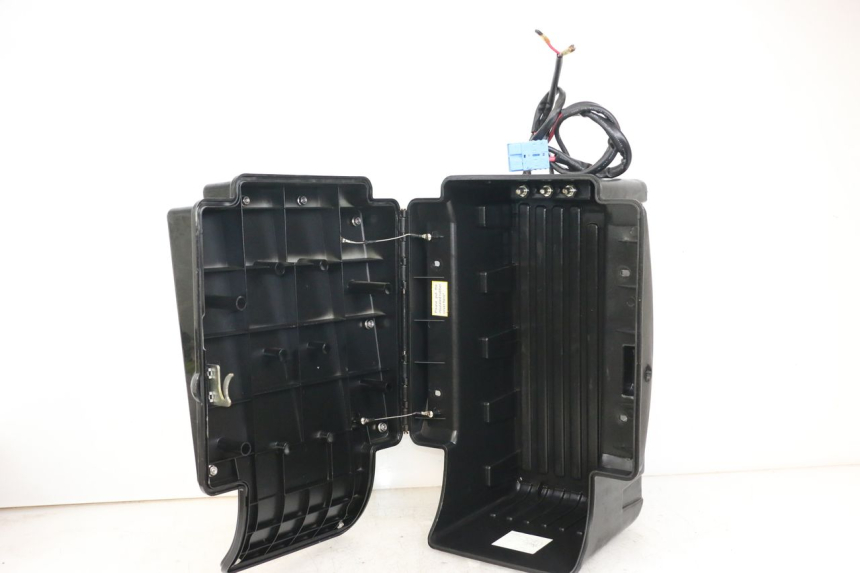 photo de CAIXA DE BATERIA E-MAX 80L 1 (2011 - 2014) - Estado da superfície
