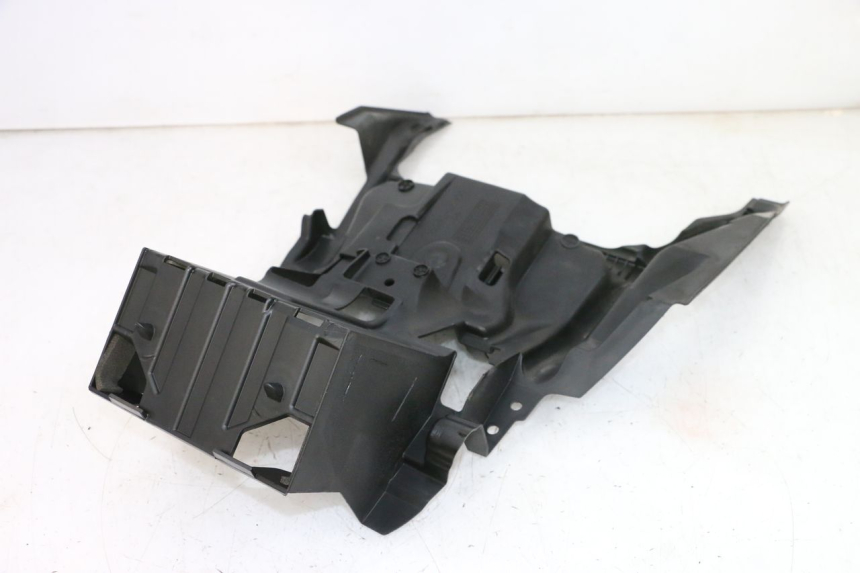 photo de CAIXA DE BATERIA SUZUKI BURGMAN 650 (2013 - 2020) - Zoom do estado de desgaste
