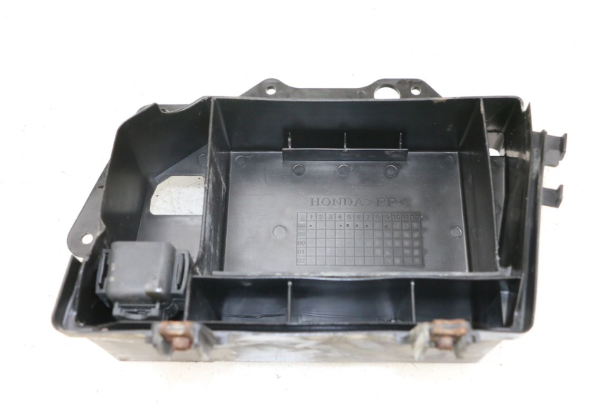 photo de CAIXA DE BATERIA HONDA FES PANTHEON 2T 125 (1998 - 2002) - Outro ângulo de visão