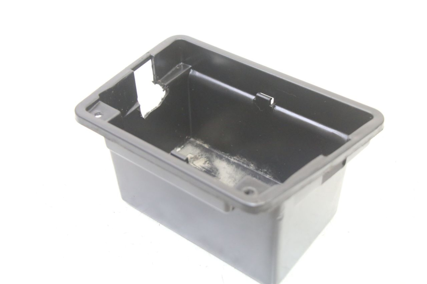 photo de SUPORTE DE BATERIA VENESI FLY RETRO 4T 50 (2020 - 2025) - Detalhe da peça