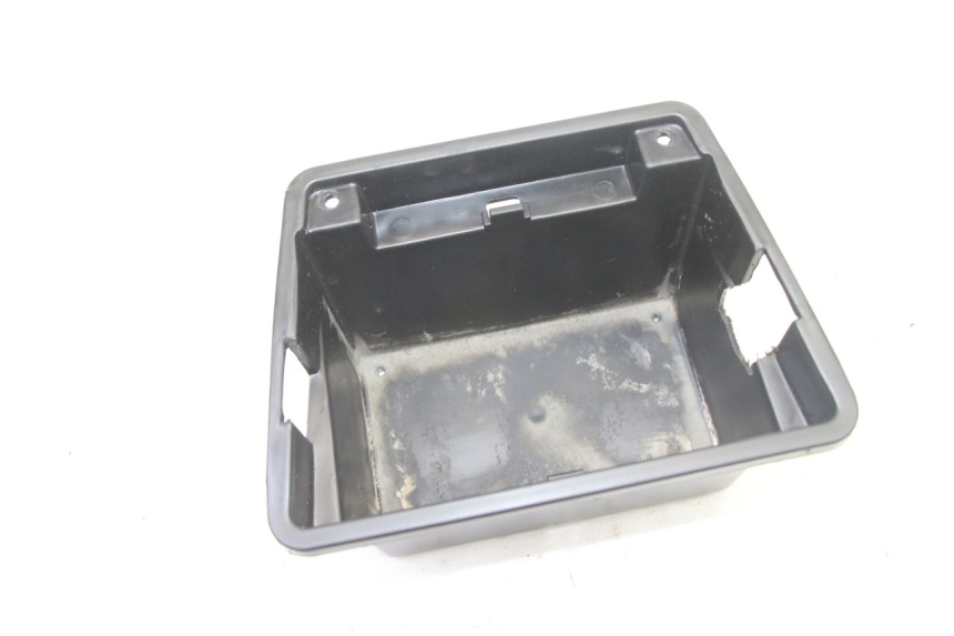 photo de SUPORTE DE BATERIA VENESI FLY RETRO 4T 50 (2020 - 2025) - Zoom do estado de desgaste