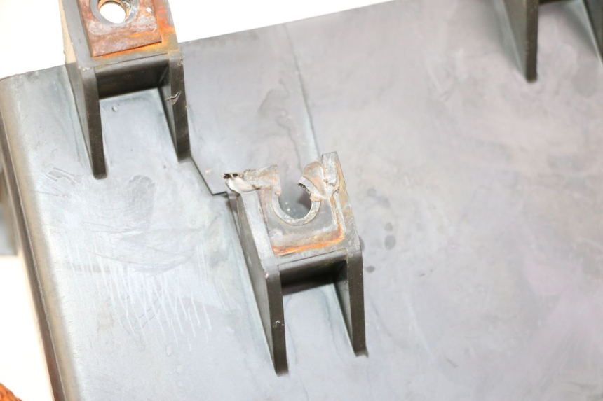 photo de SUPORTE DE BATERIA YAMAHA FZ6 FAZER S2 600 (2007 - 2011) - Detalhe da peça