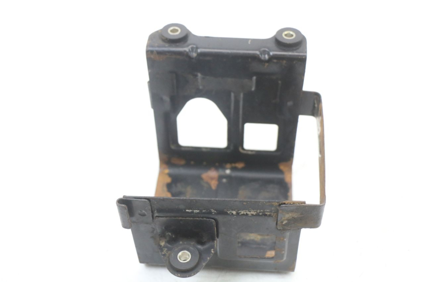 photo de SUPORTE DE BATERIA SUZUKI GSX E 250 (1982 - 1983) - Detalhe da peça