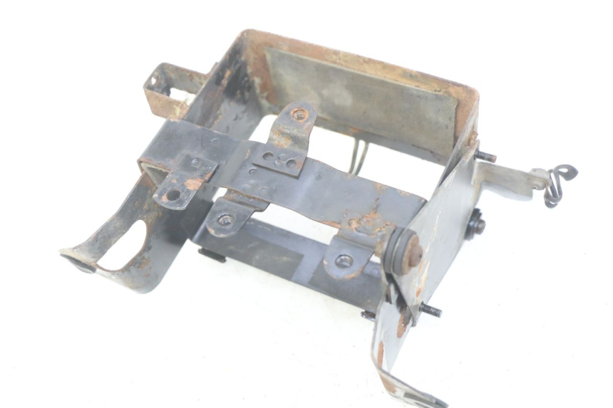 photo de SUPORTE DE BATERIA SUZUKI GSX-F GSX  F 1100 (1988 - 1994) - Zoom do estado de desgaste