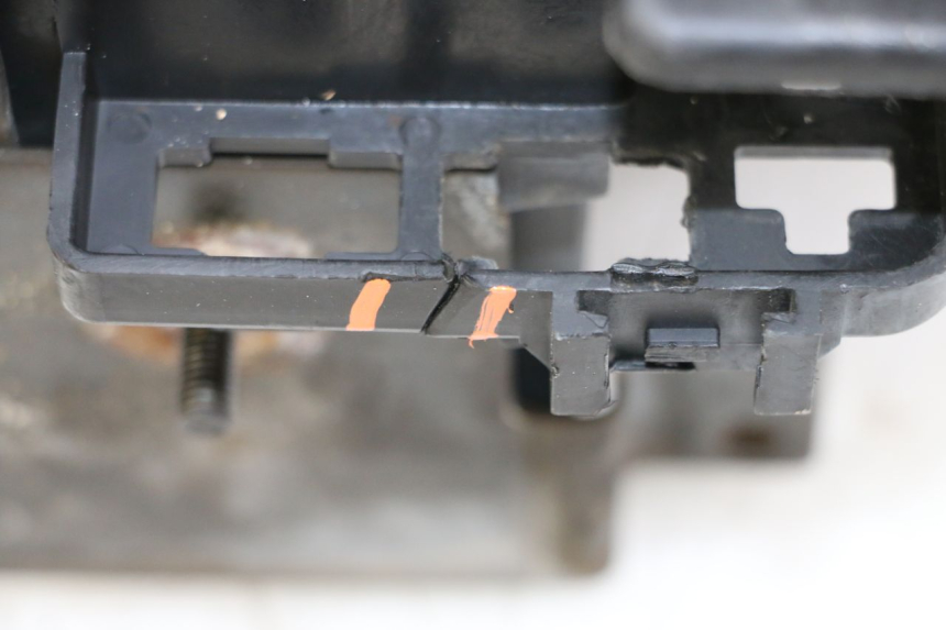photo de SUPORTE DE BATERIA HONDA VT C2 SHADOW 750 (1997 - 2001) - Zoom do estado de desgaste