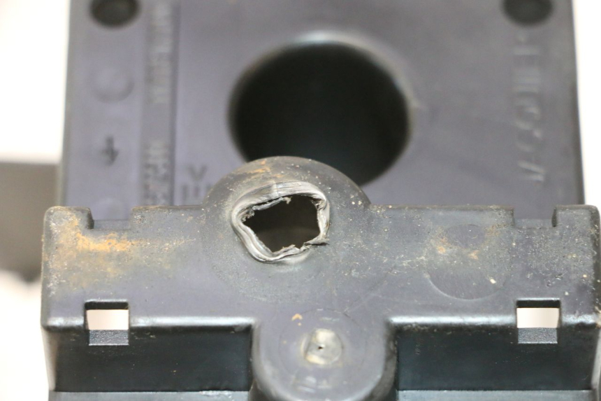 photo de CAIXA DE BATERIA PEUGEOT LUDIX PRO 2T 50 (2010 - 2017) - Zoom do estado de desgaste