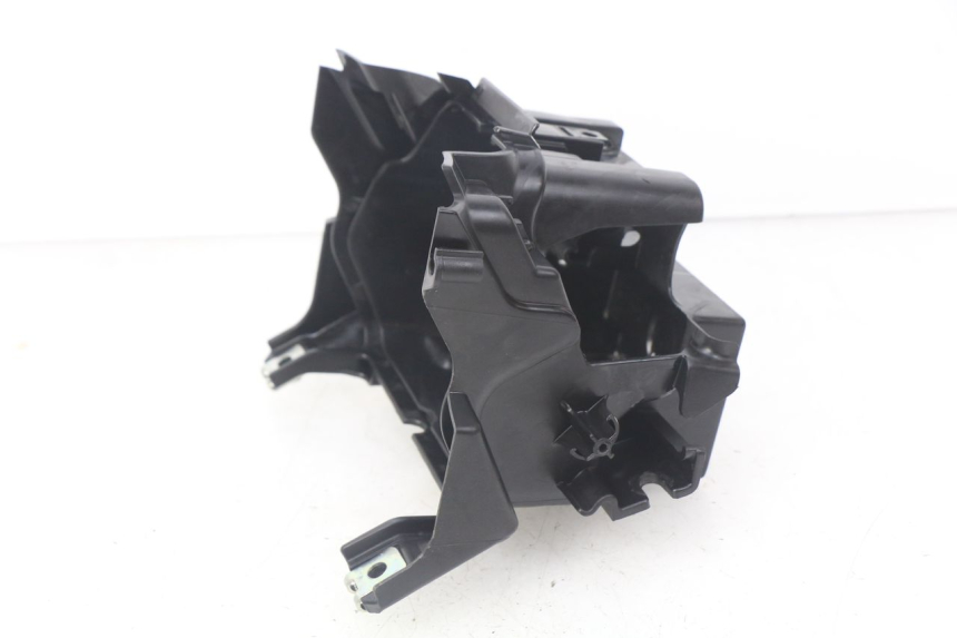 photo de SUPORTE DE BATERIA HONDA PCX (JF57/JF64) 125 (2014 - 2018) - Outro ângulo de visão
