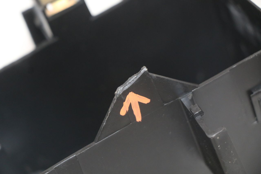 photo de SUPORTE DE BATERIA PEUGEOT LUDIX 50 (2005 - 2007) - Outro ângulo de visão