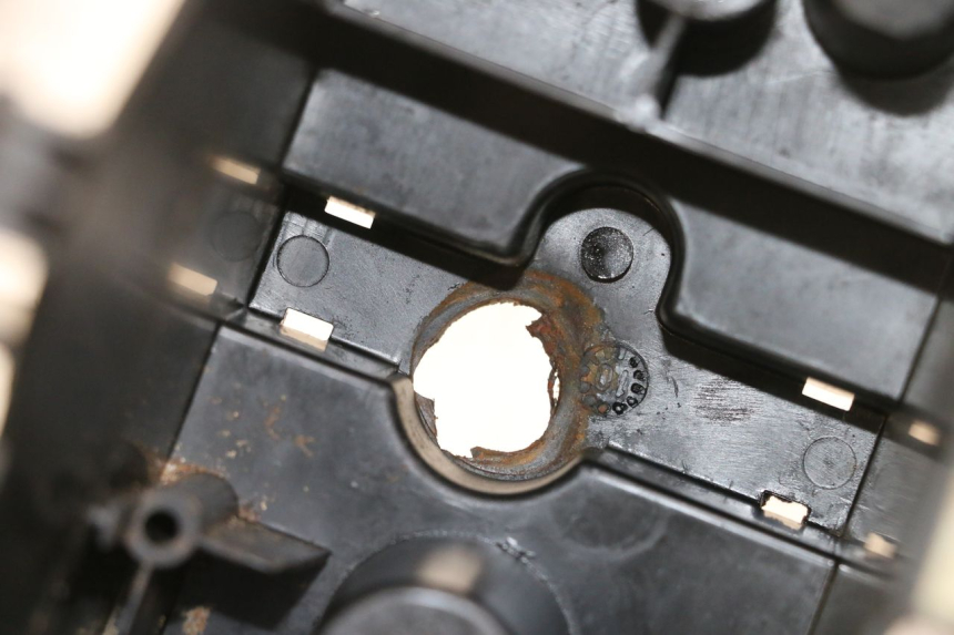 photo de SUPORTE DE BATERIA PEUGEOT LUDIX 50 (2005 - 2007) - Detalhe da peça