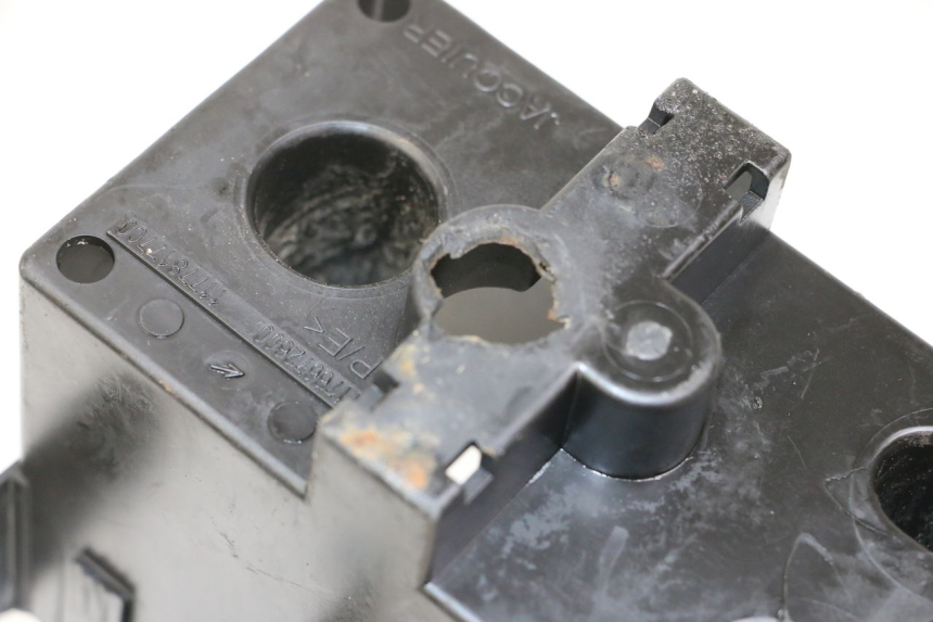 photo de SUPORTE DE BATERIA PEUGEOT LUDIX 50 (2005 - 2007) - Zoom do estado de desgaste