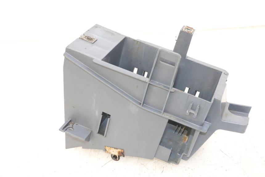 photo de SUPORTE DE BATERIA PEUGEOT SATELIS COMPRESSOR K15 125 (2006 - 2009) - Outro ângulo de visão