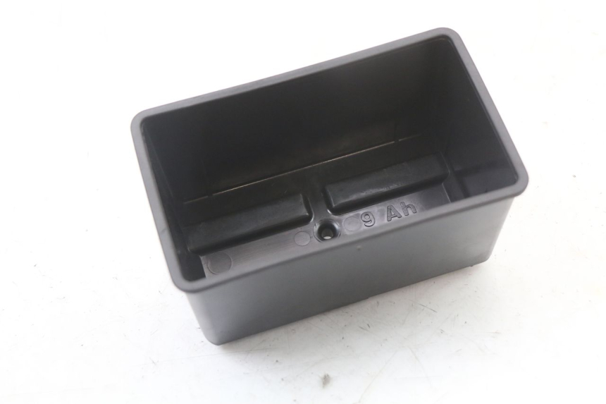 photo de CAIXA DE BATERIA PIAGGIO VESPA LX 2T 50 (2005 - 2013) - Detalhe da peça