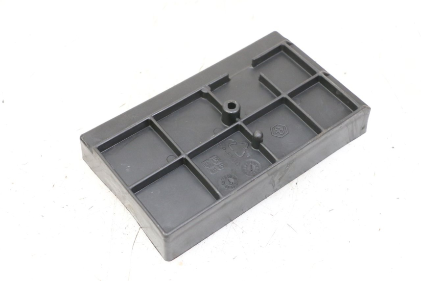 photo de SUPORTE DE BATERIA PIAGGIO VESPA LX IE 125 (2010 - 2012) - Detalhe da peça