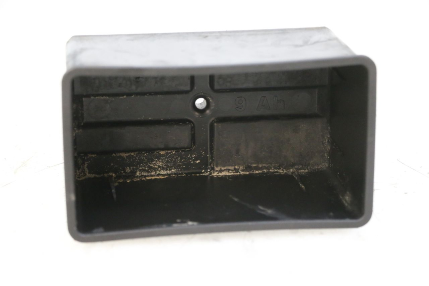 photo de CAIXA DE BATERIA PIAGGIO VESPA S 2T 50 (2007 - 2014) - Zoom do estado de desgaste