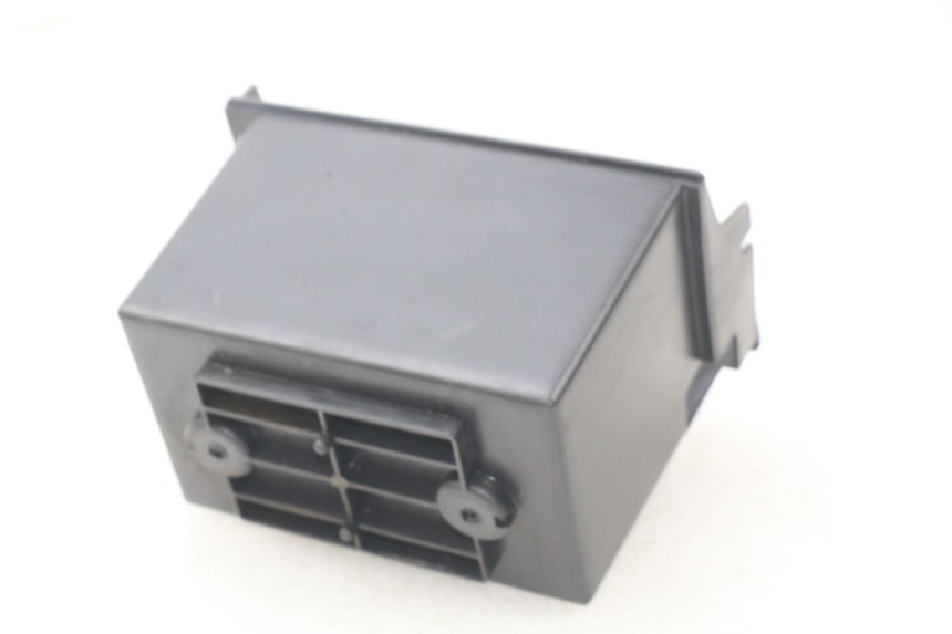 photo de SUPORTE DE BATERIA DAELIM S2 125 (2006 - 2007) - Detalhe da peça