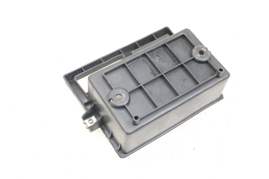 photo de SUPORTE DE BATERIA DAELIM S3 125 (2010 - 2017) - Detalhe da peça