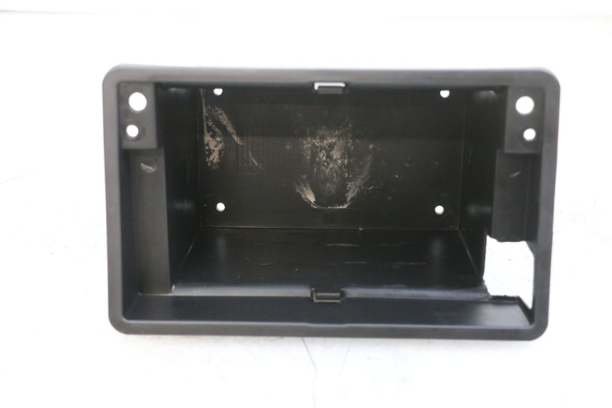 photo de SUPORTE DE BATERIA JM MOTORS SANTANA EVO 50 (2024 - 2026) - Outro ângulo de visão