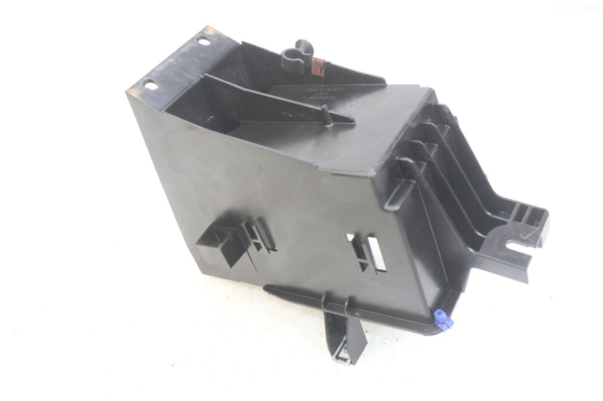 photo de SUPORTE DE BATERIA PEUGEOT SATELIS 125 (2006 - 2009) - Detalhe da peça