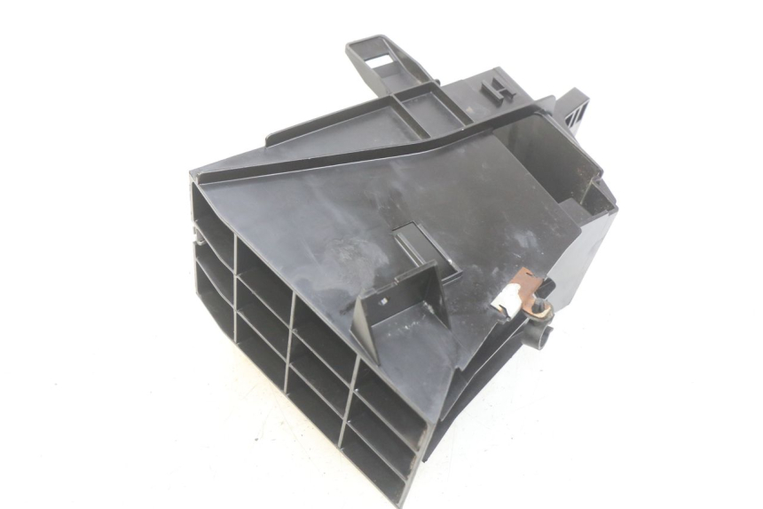 photo de SUPORTE DE BATERIA PEUGEOT SATELIS 125 (2006 - 2009) - Zoom do estado de desgaste